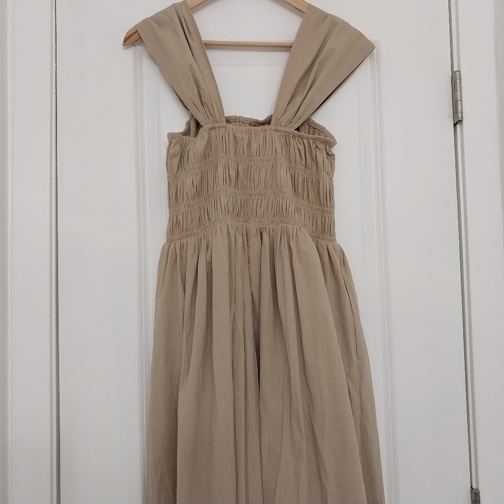 Tuckernuck Beige Smocked Midi Dress, so comfortable and pockets! - Picture 8 of 10